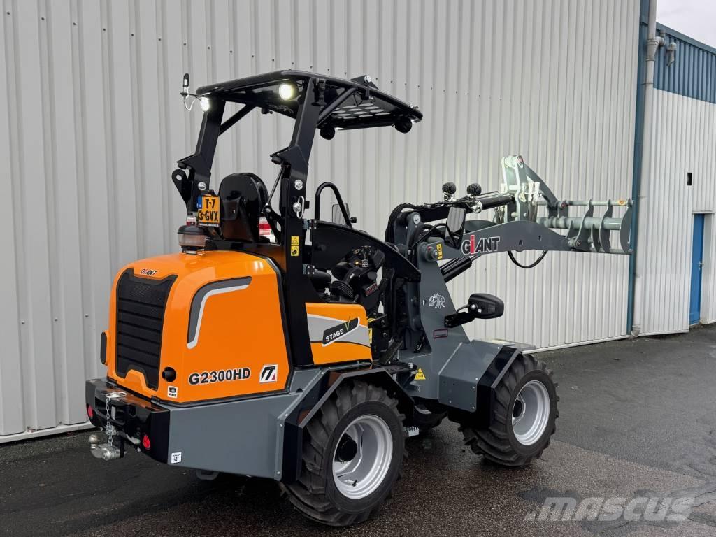 GiANT G 2300 HD لوادر بعجل