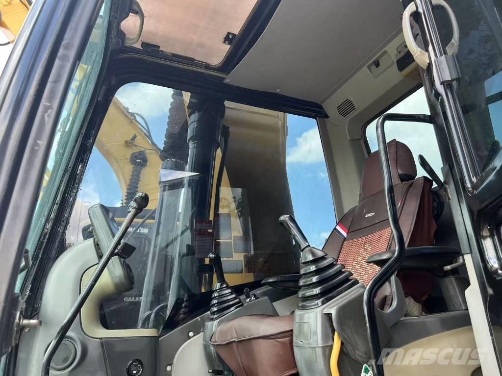 CAT 323DL حفارات زحافة