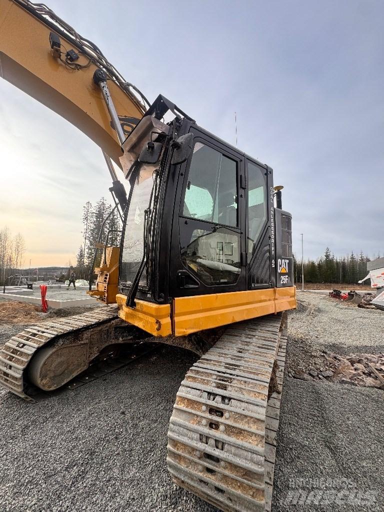 CAT 325 FL CR حفارات زحافة