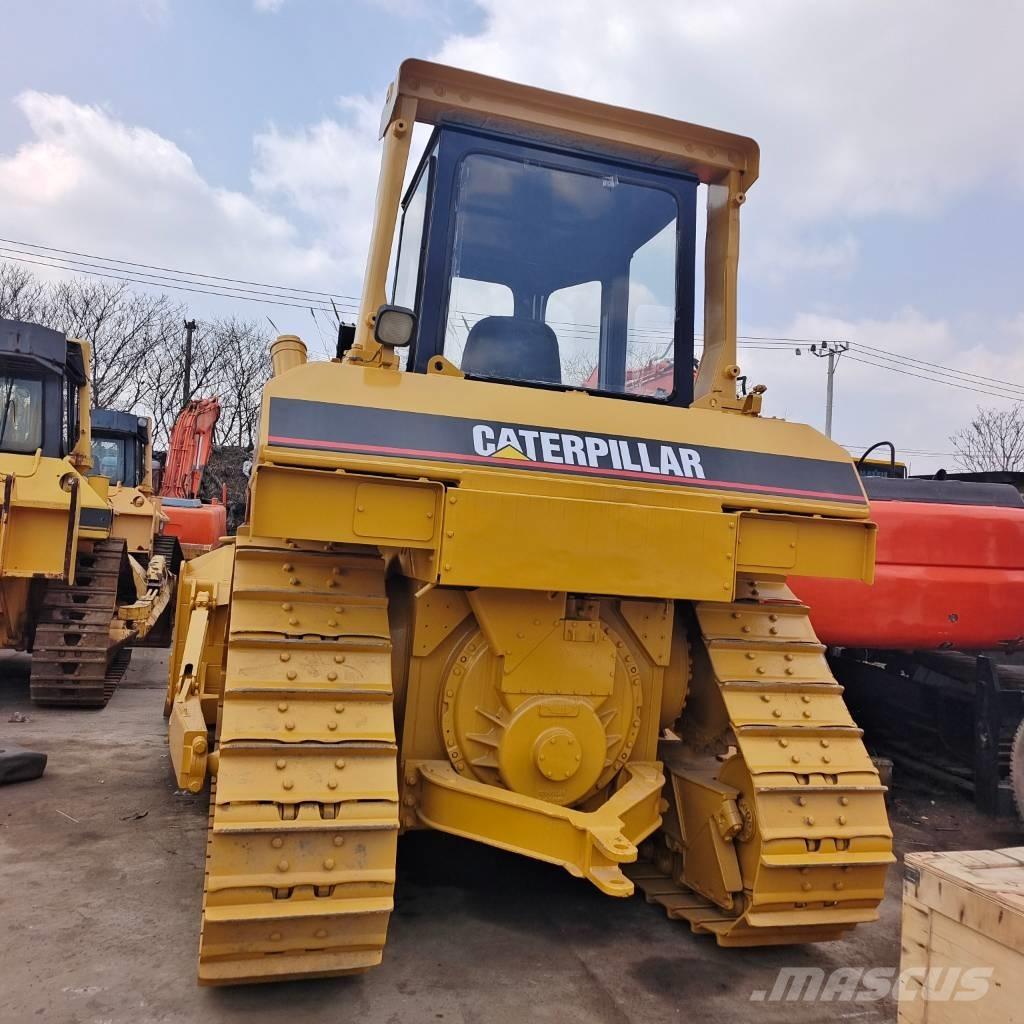 CAT D 6 R بلدوزرات مجنزرة