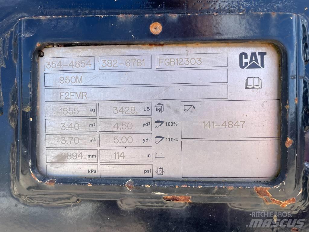 CAT 950M لوادر بعجل