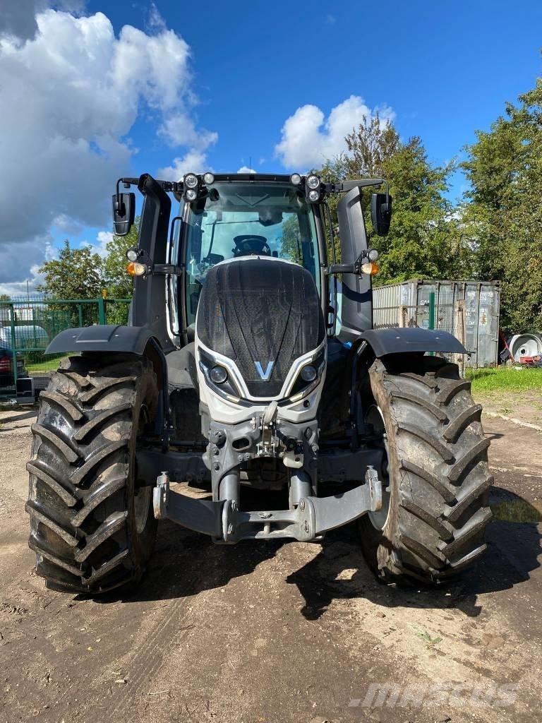 Valtra T 235 الجرارات