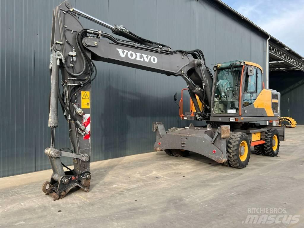 Volvo EW180E حفارات بعجل