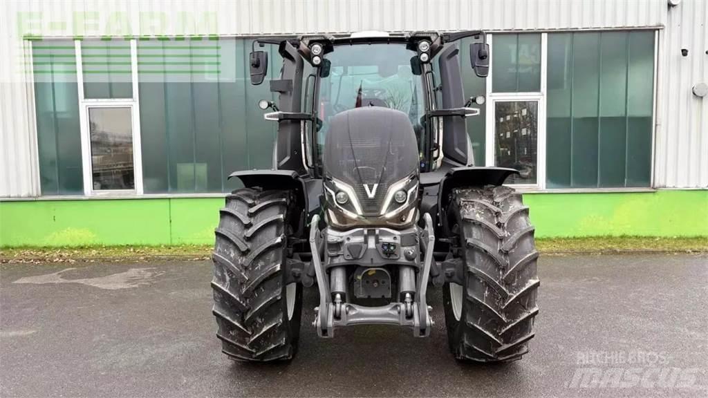 Valtra q 285 الجرارات