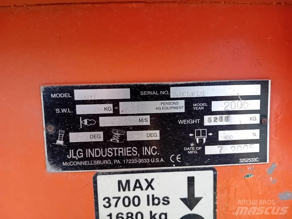 JLG 4069 LE رافعات مقصية الشكل