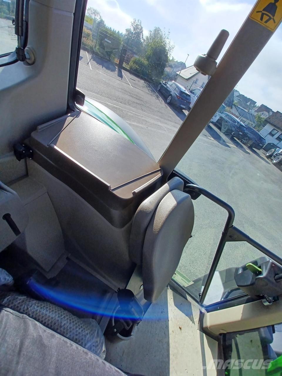 John Deere 6110M الجرارات