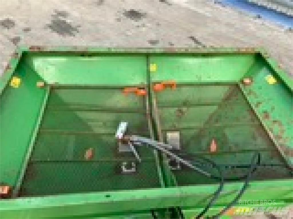 Amazone ZA-X 902 معدات فرد المواد المعدنية
