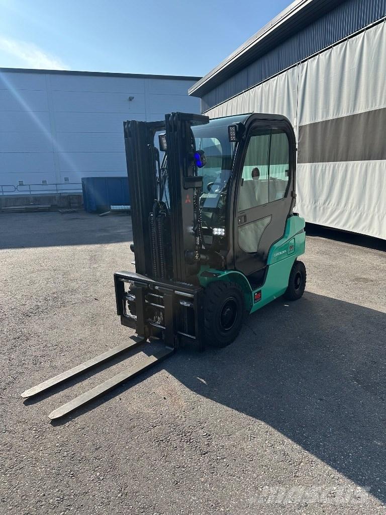Mitsubishi FD 25 N شاحنات الديزل