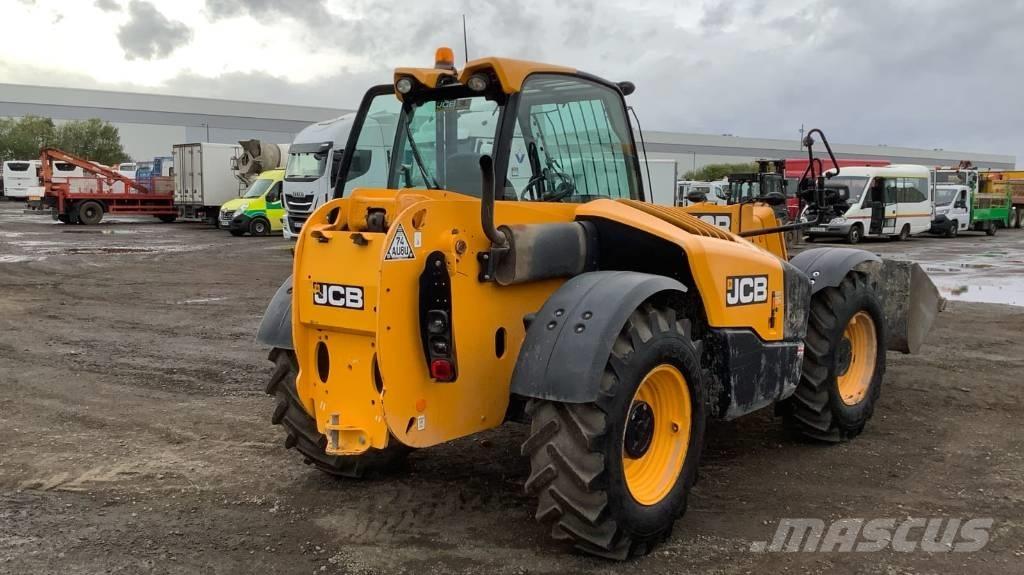 JCB 531-70 مناولات متداخلة