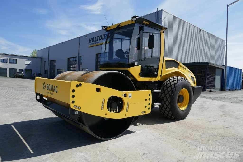 Bomag BW 213 D-5 ضاغطات التربة