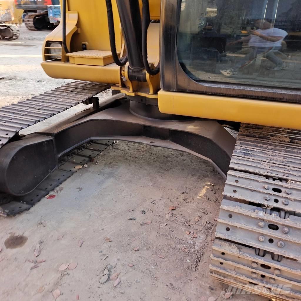 CAT 307 D حفارات وسط 7 طن - 12 طن