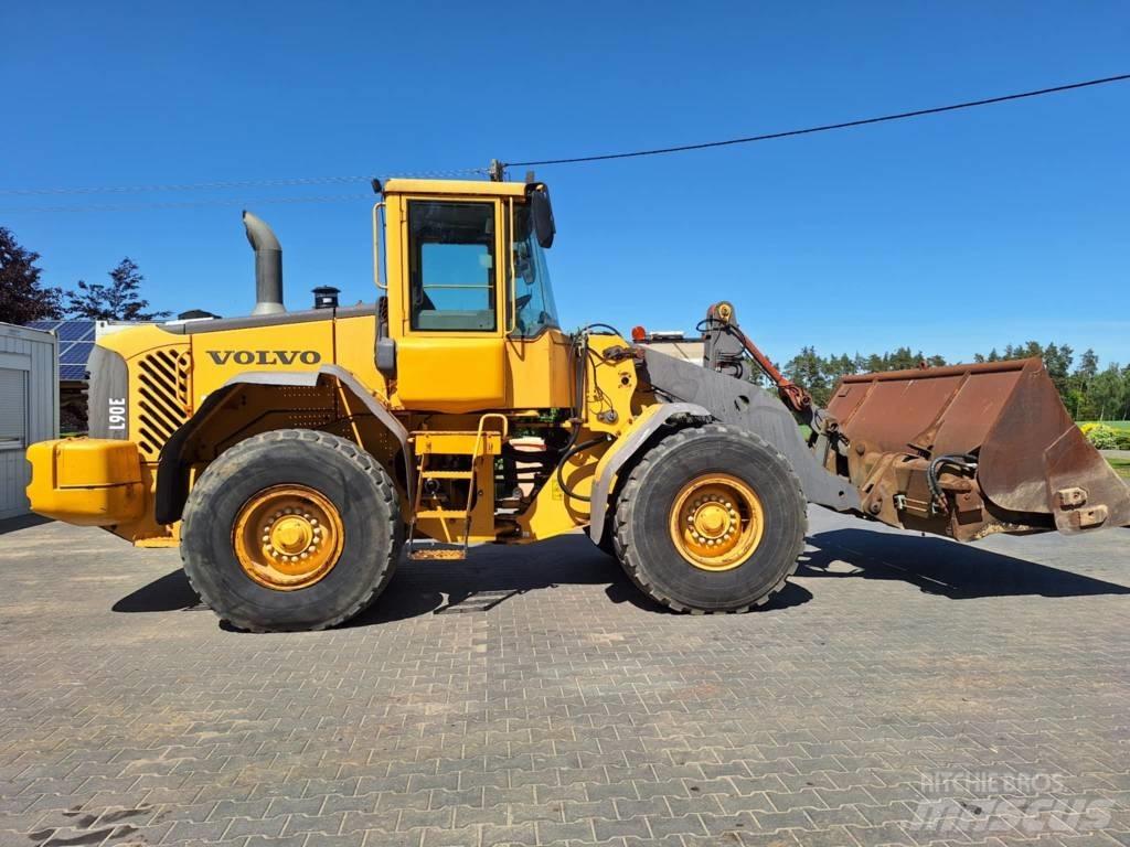 Volvo L 90 E لوادر بعجل