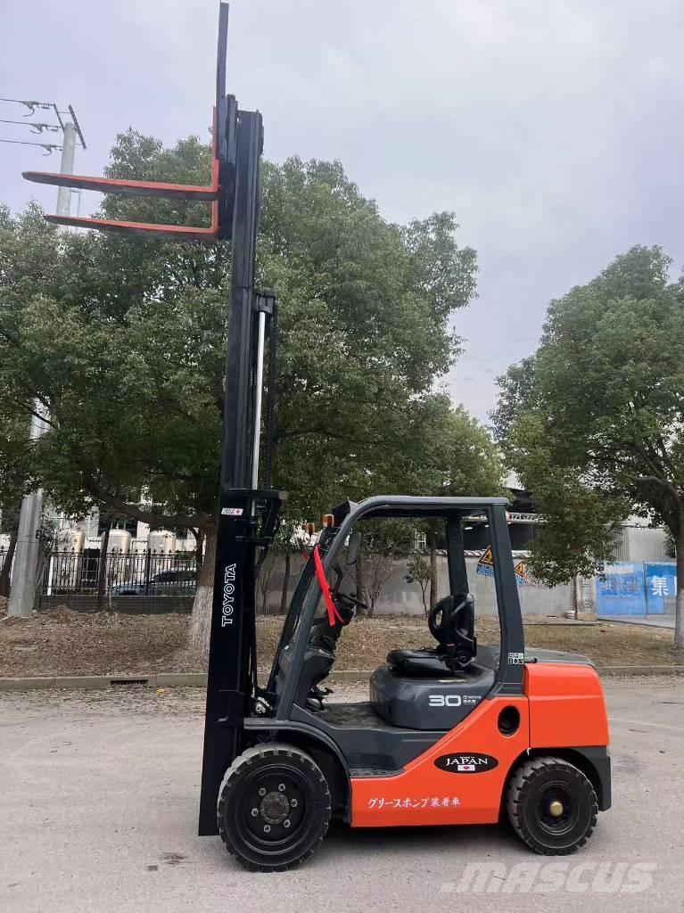 Toyota 3t شاحنات الديزل