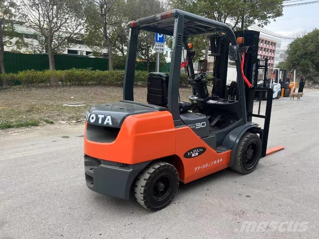 Toyota 3t شاحنات الديزل