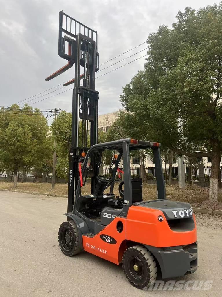 Toyota 3t شاحنات الديزل