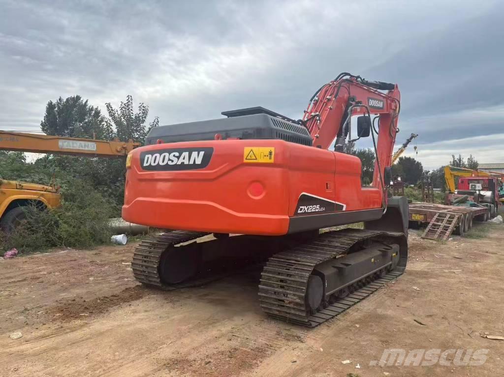 Doosan DX 225 حفارات زحافة