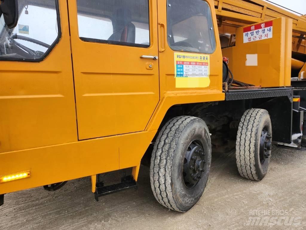 Hyundai HC 50 رافعات صالحة لكل أنواع الطرق