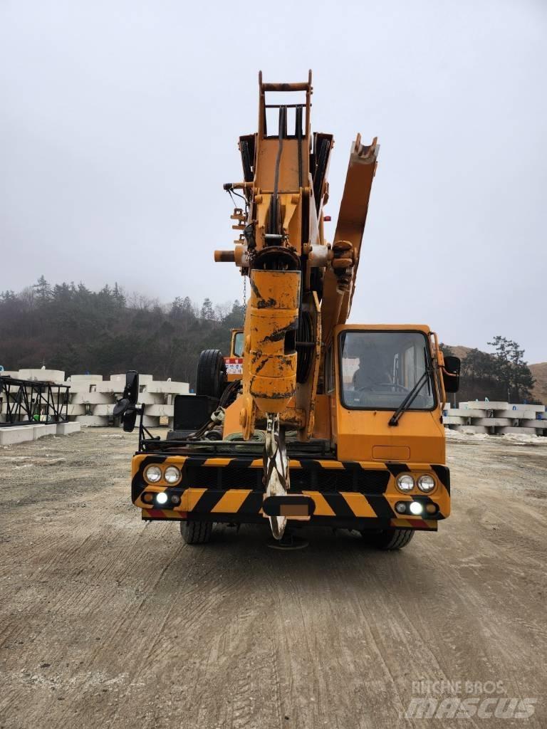 Hyundai HC 50 رافعات صالحة لكل أنواع الطرق