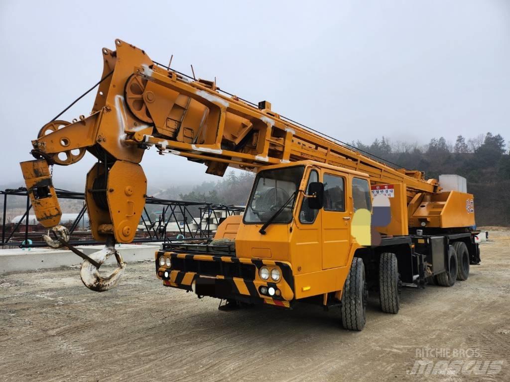 Hyundai HC 50 رافعات صالحة لكل أنواع الطرق