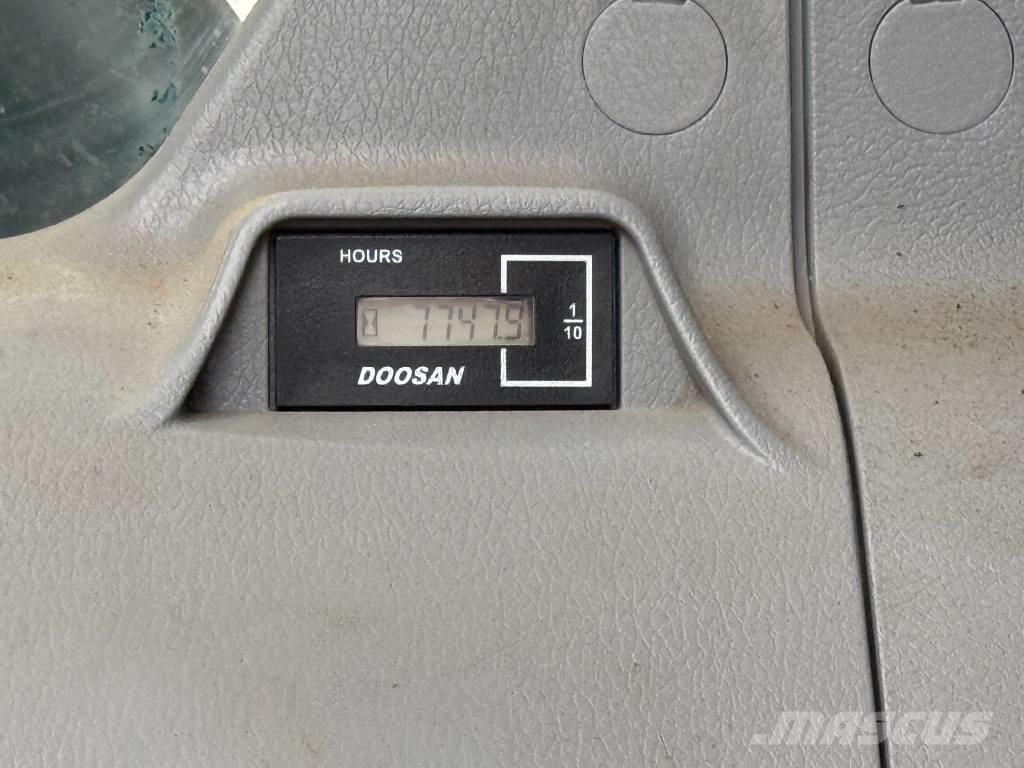 Doosan DX 225 LC-5 حفارات زحافة