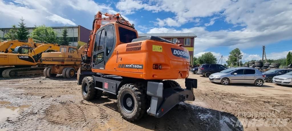 Doosan DX 160 W حفارات بعجل