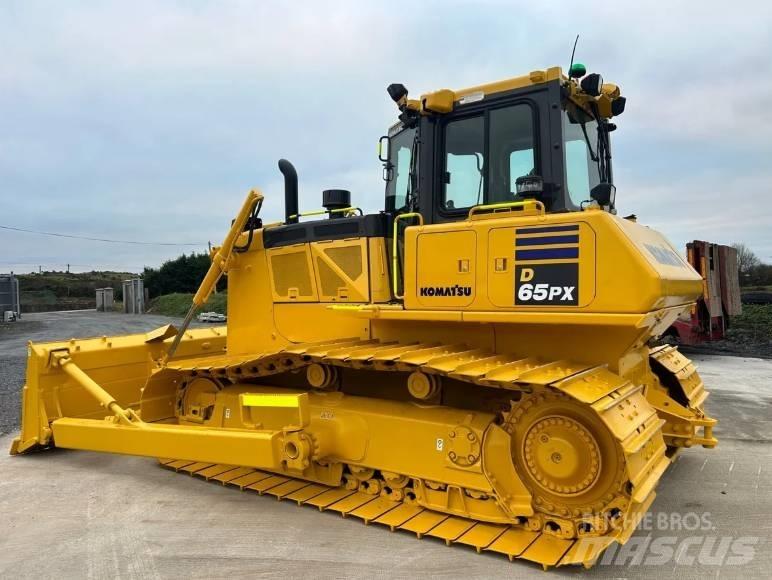 Komatsu D 65PX-18 بلدوزرات مجنزرة