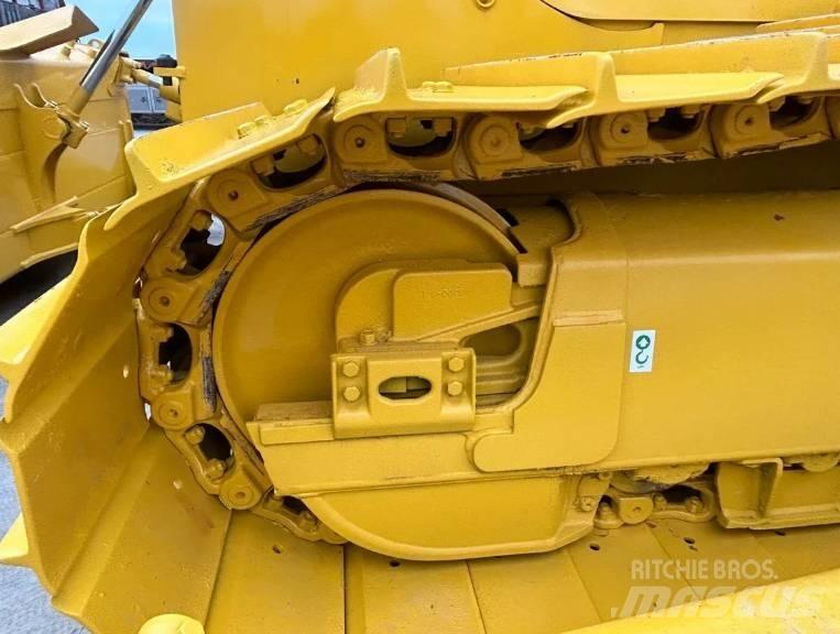 Komatsu D 65PX-18 بلدوزرات مجنزرة