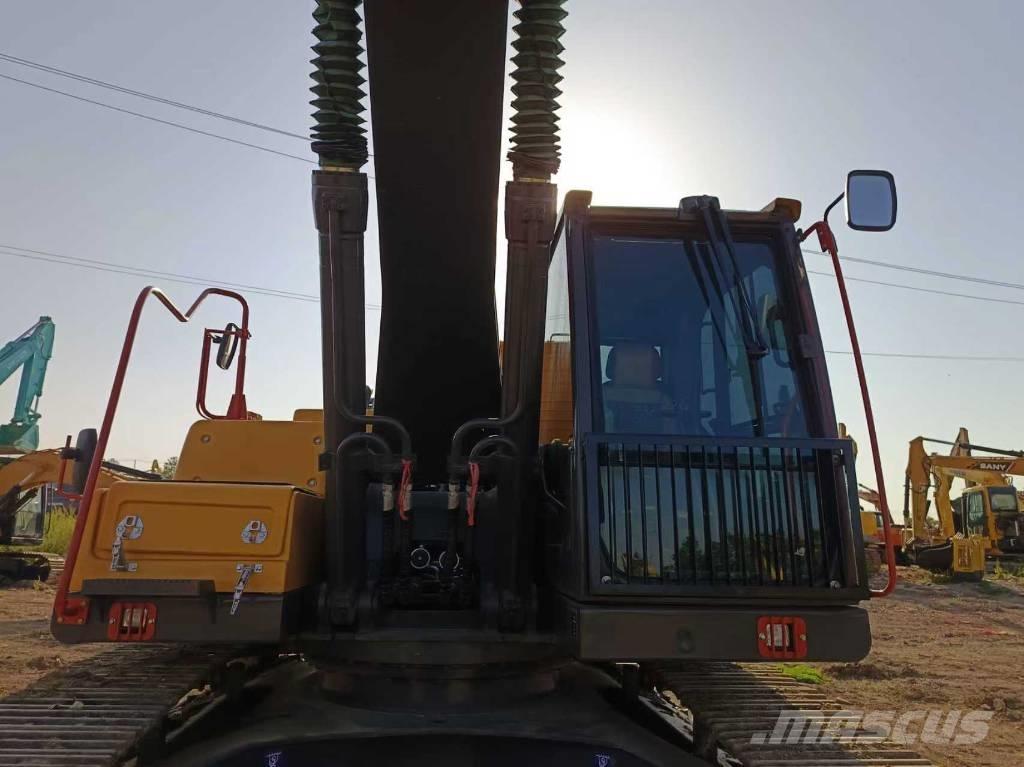 Volvo EC 250 D L حفارات زحافة