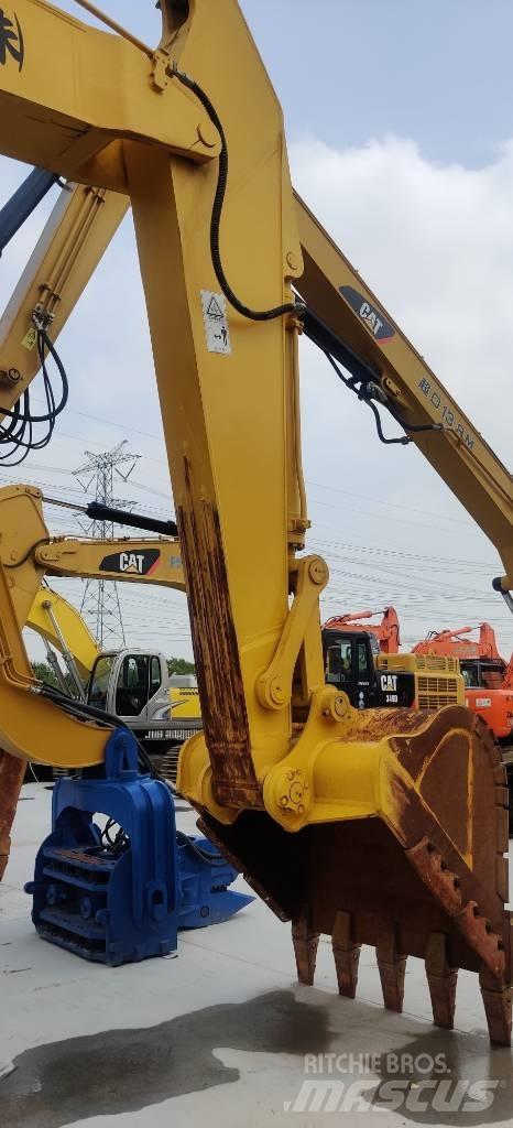 Komatsu PC 450 LC-7 حفارات زحافة