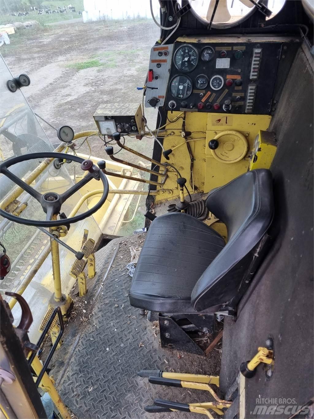 New Holland 8050 Combine harvesters