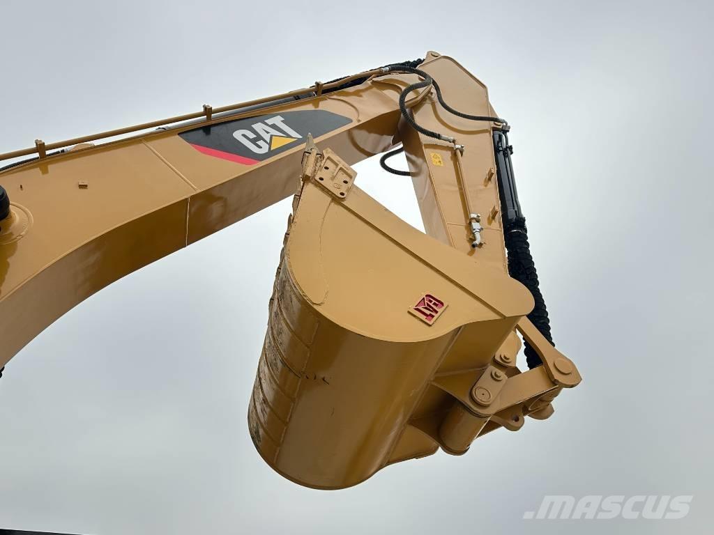 CAT 325D2L حفارات زحافة