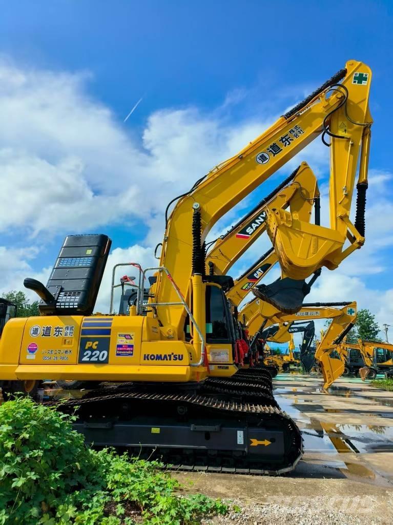 Komatsu PC 220-8 حفارات زحافة