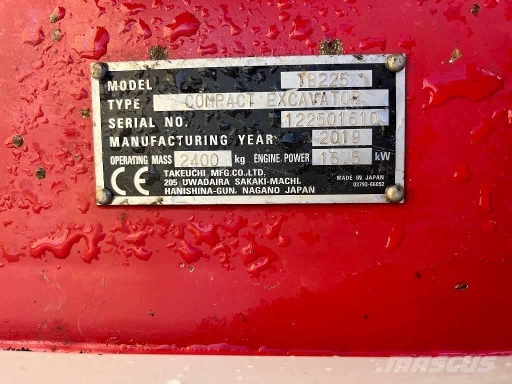 Takeuchi TB 225 حفارات صغيرة أقل من 7 طن (حفارات صغيرة)