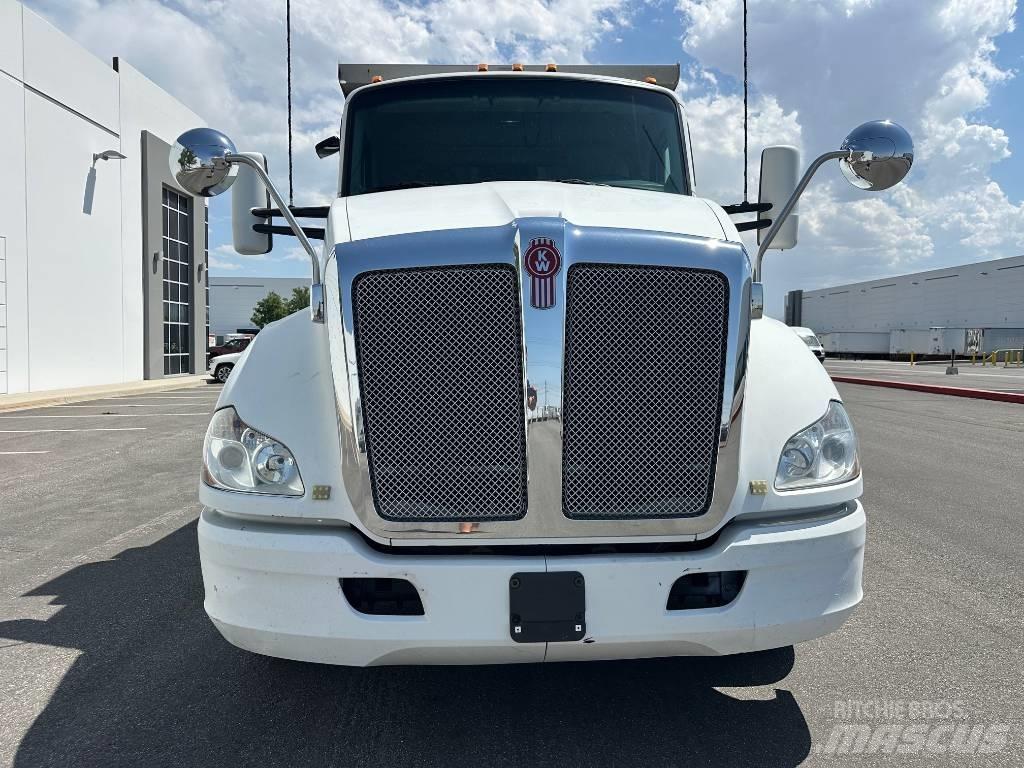 Kenworth T 680 شاحنات قلابة