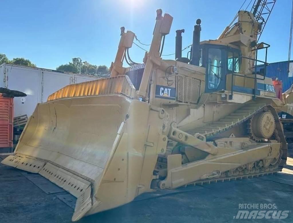 CAT D 10 R II بلدوزرات مجنزرة