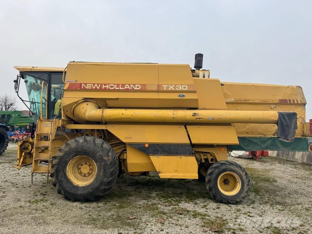 New Holland TX 30 حصادات