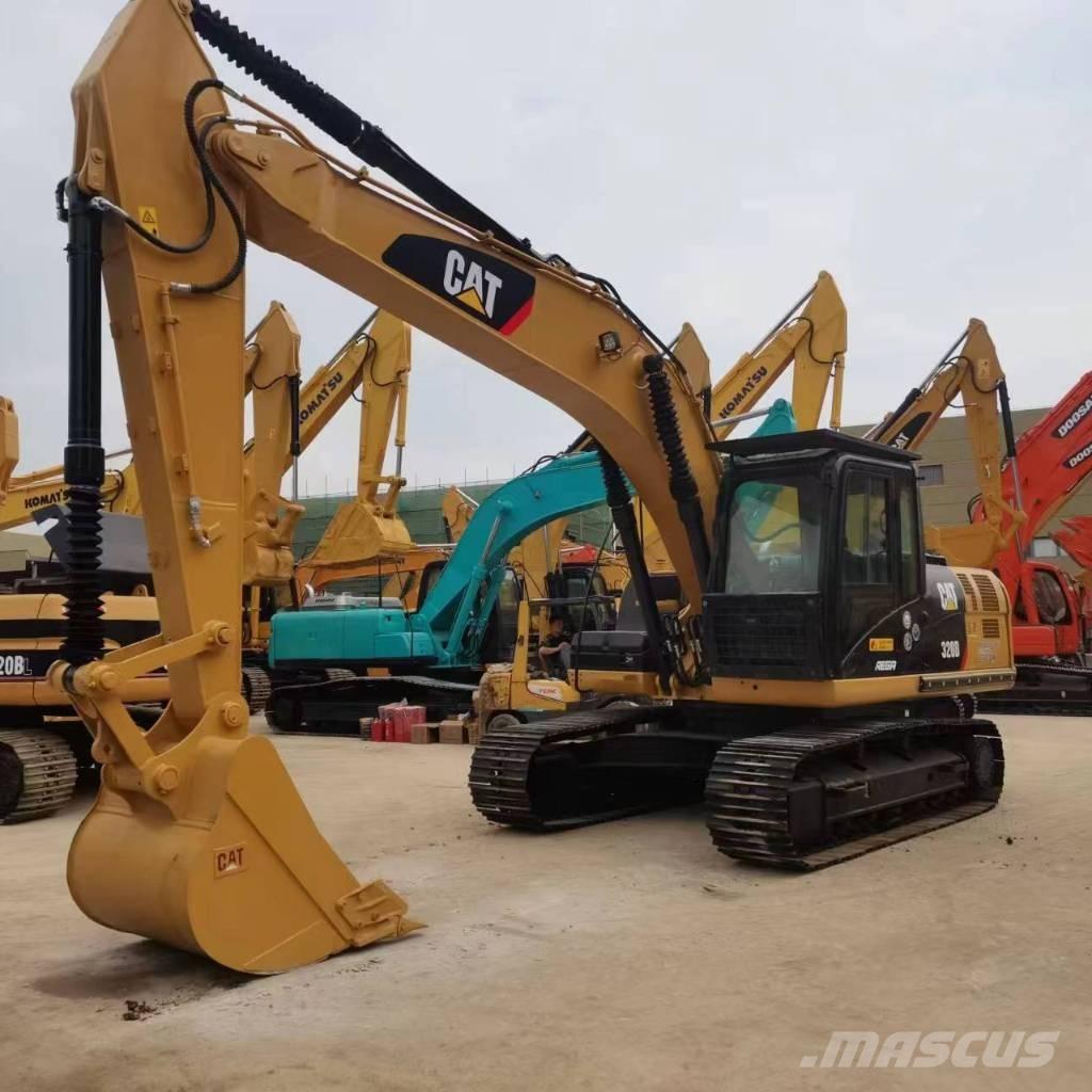 CAT 320 D حفارات زحافة
