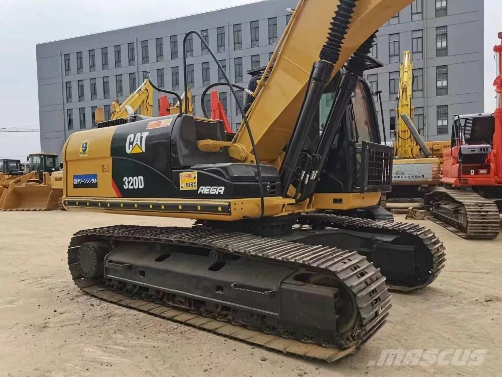 CAT 320 D حفارات زحافة