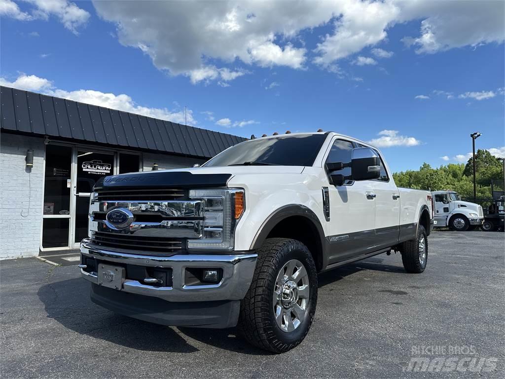Ford F350 شاحنات أخرى