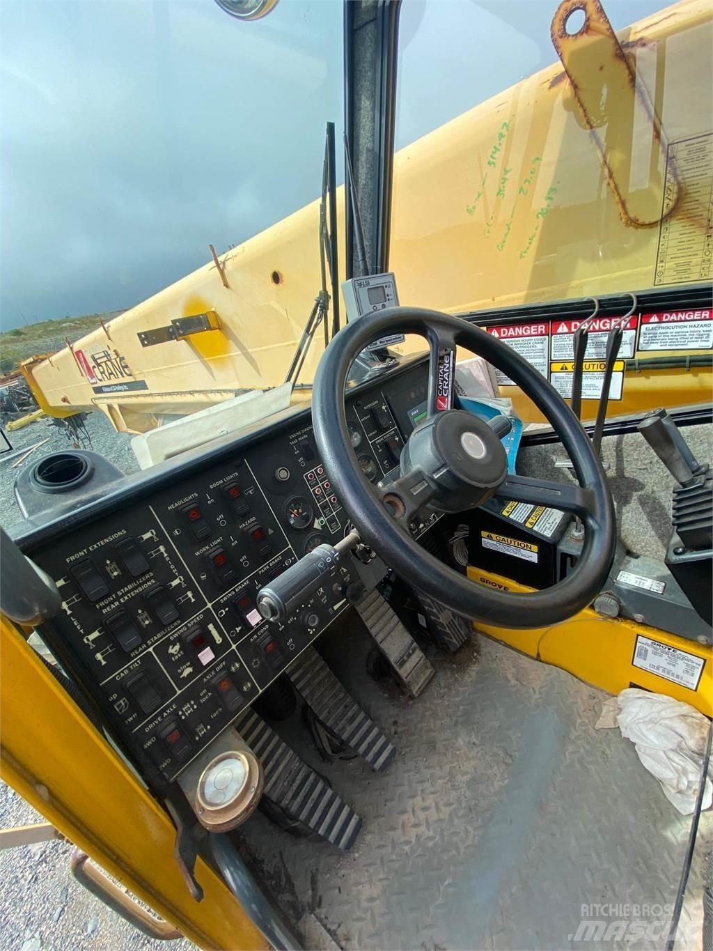 Grove RT880E رافعات الطرق الوعرة