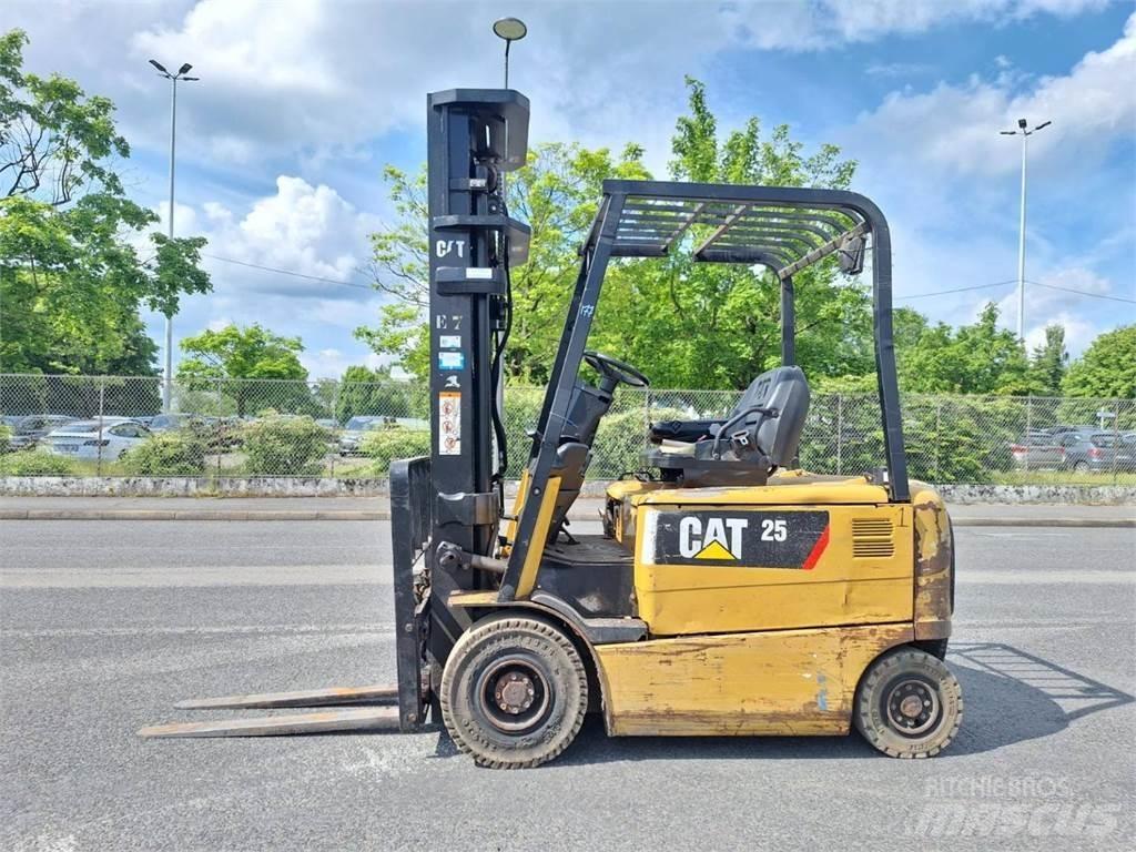 CAT EP25KP شاحنات ذات رافعات شوكية - أخرى