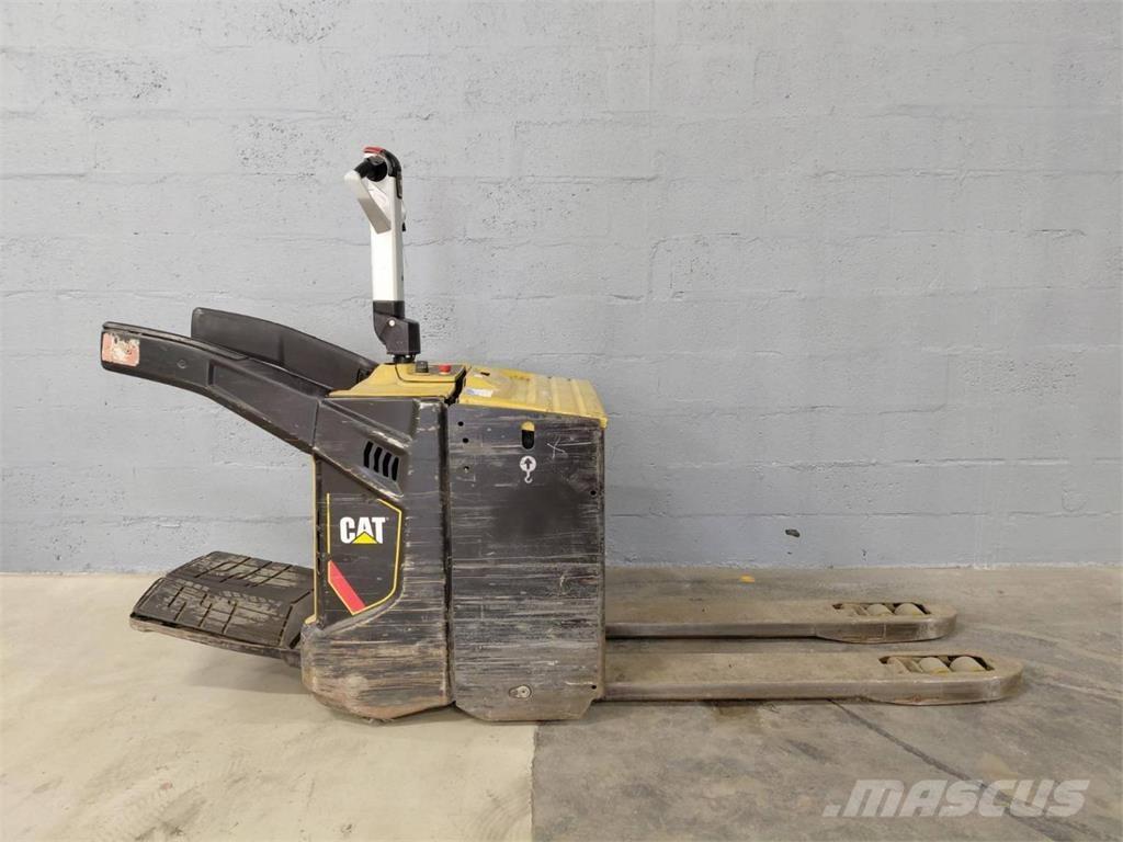 CAT NPV20N2 شاحنات مناولة ذاتية الدفع