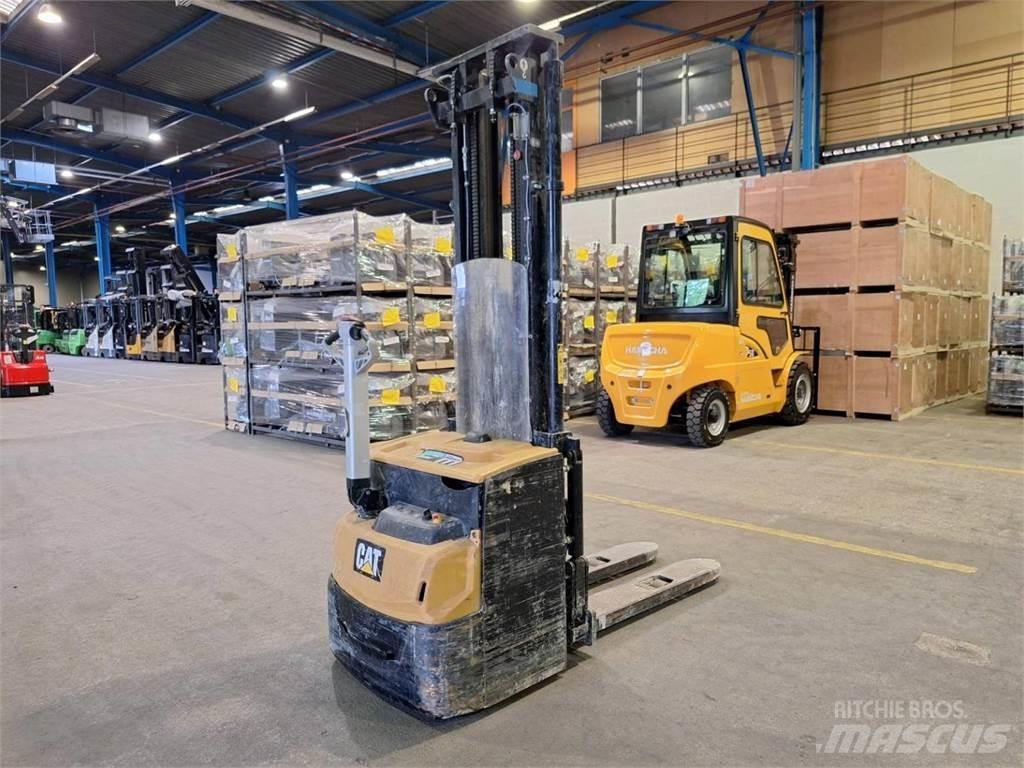 CAT NSP16N2 معدات التكديس الجوالة