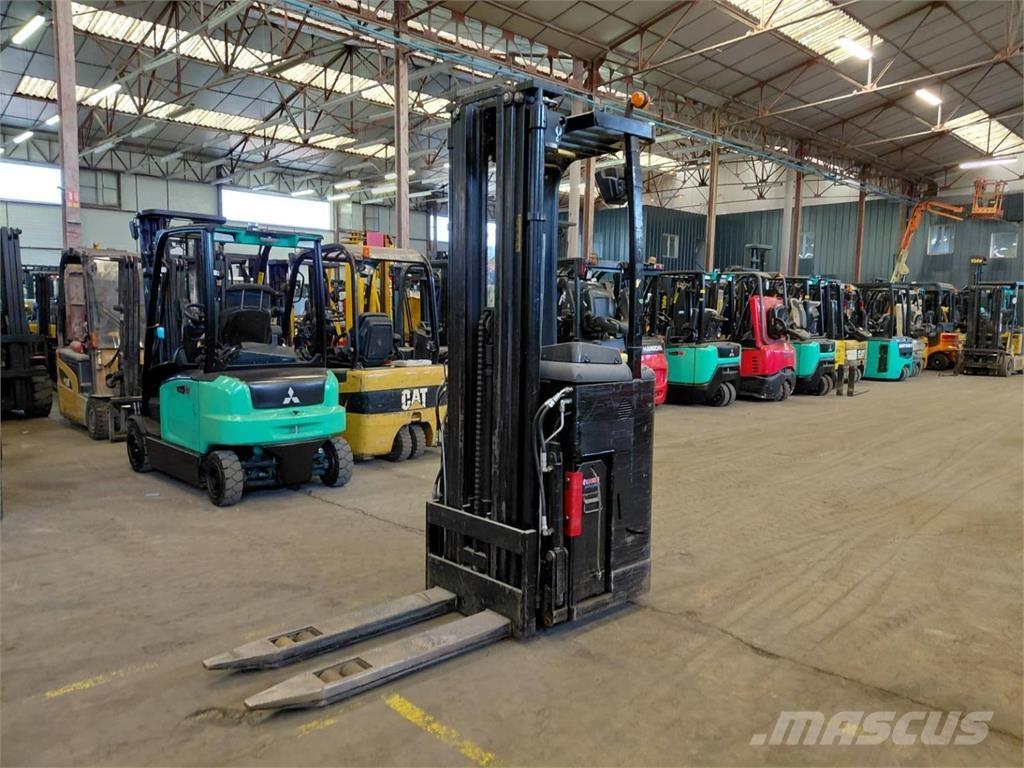 CAT NSR16N شاحنات مناولة ذاتية الدفع