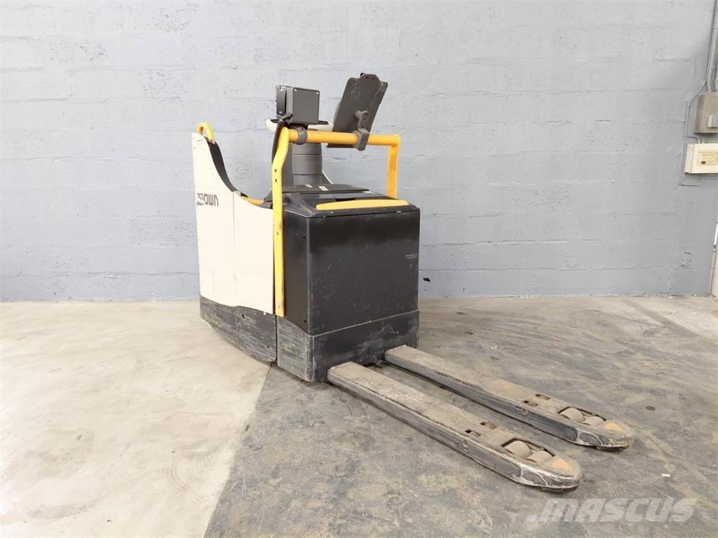 Crown WT3040 شاحنات مناولة ذاتية الدفع
