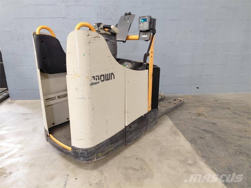 Crown WT3040 شاحنات مناولة ذاتية الدفع