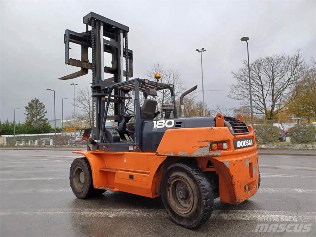 Doosan D1808-S شاحنات ذات رافعات شوكية - أخرى