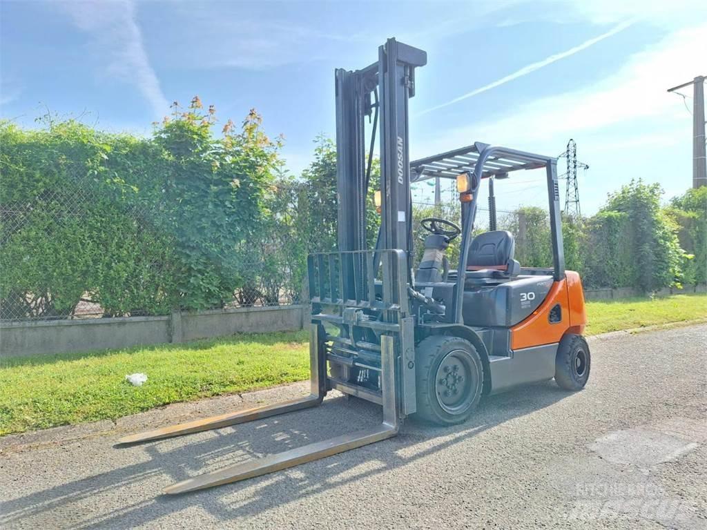 Doosan D30S 5 شاحنات ذات رافعات شوكية - أخرى