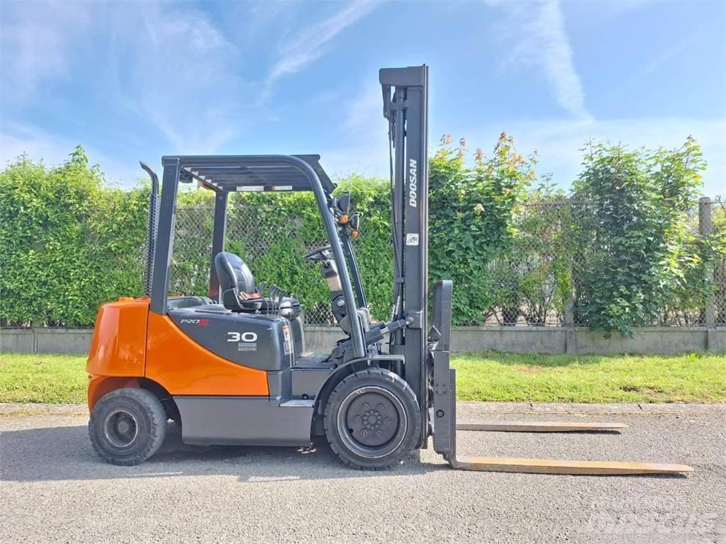 Doosan D30S 5 شاحنات ذات رافعات شوكية - أخرى