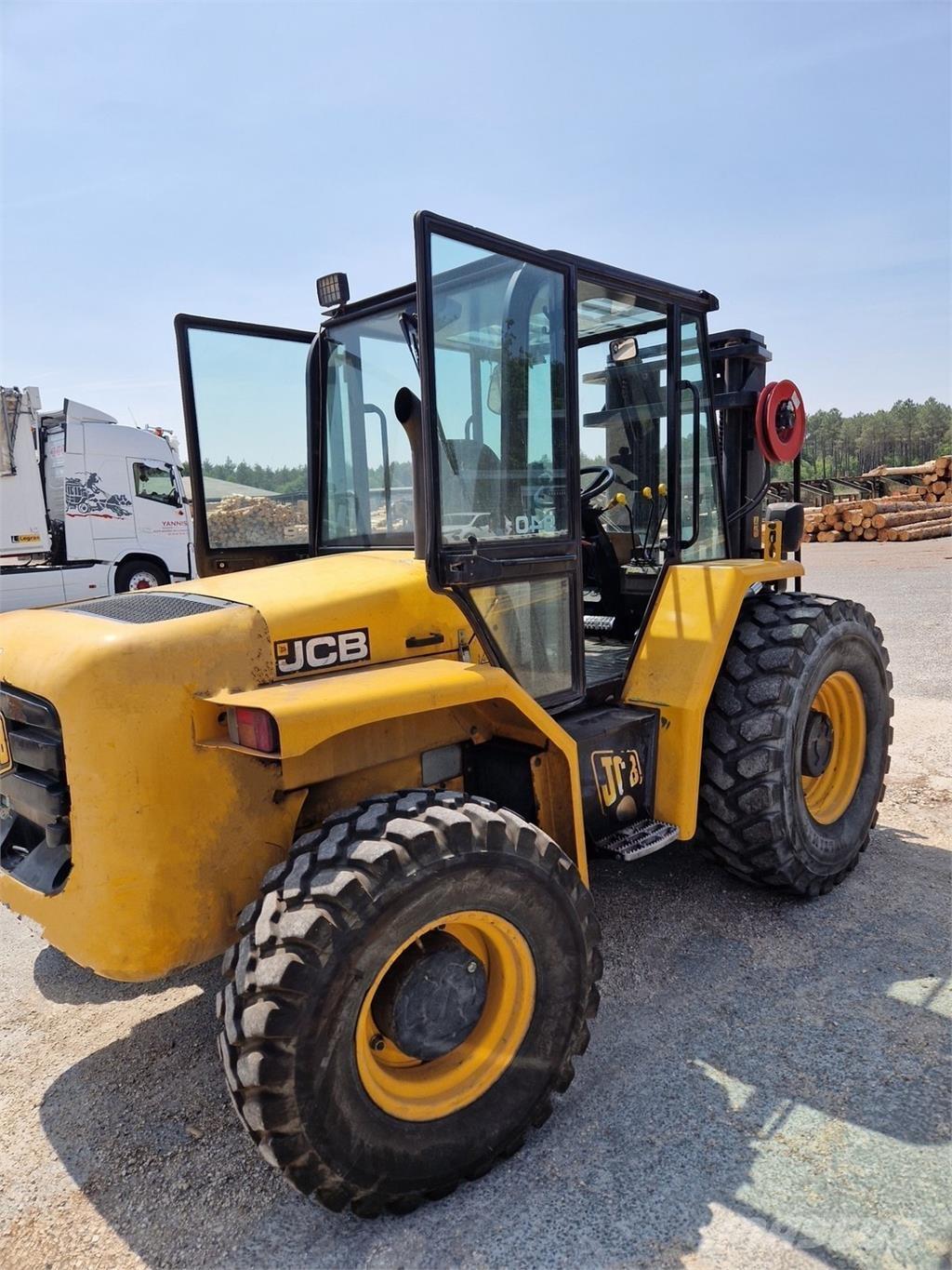 JCB 940-2 شاحنات الطرق الوعرة